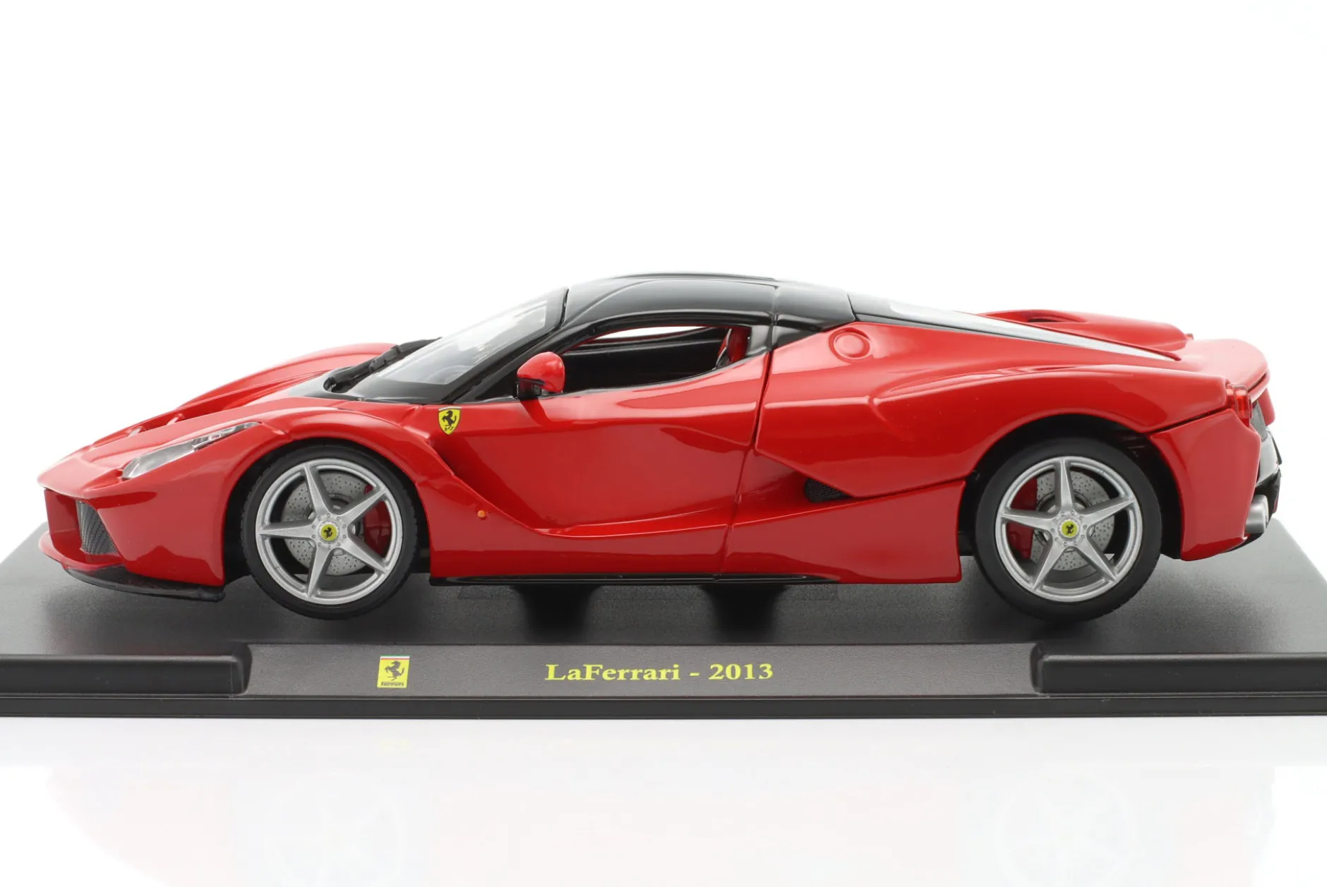 Ferrari LaFerrari Baujahr 2013 rot / schwarz 1:24 Bburago