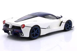 Ferrari LaFerrari Baujahr 2012 weiß / blau 1:18 BBR