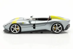 Ferrari Monza SP1 Baujahr 2019 grau metallic / gelb 1:24 Bburago