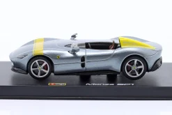 Ferrari Monza SP1 Baujahr 2019 silbergrau metallic / gelb 1:43 Bburago Signature