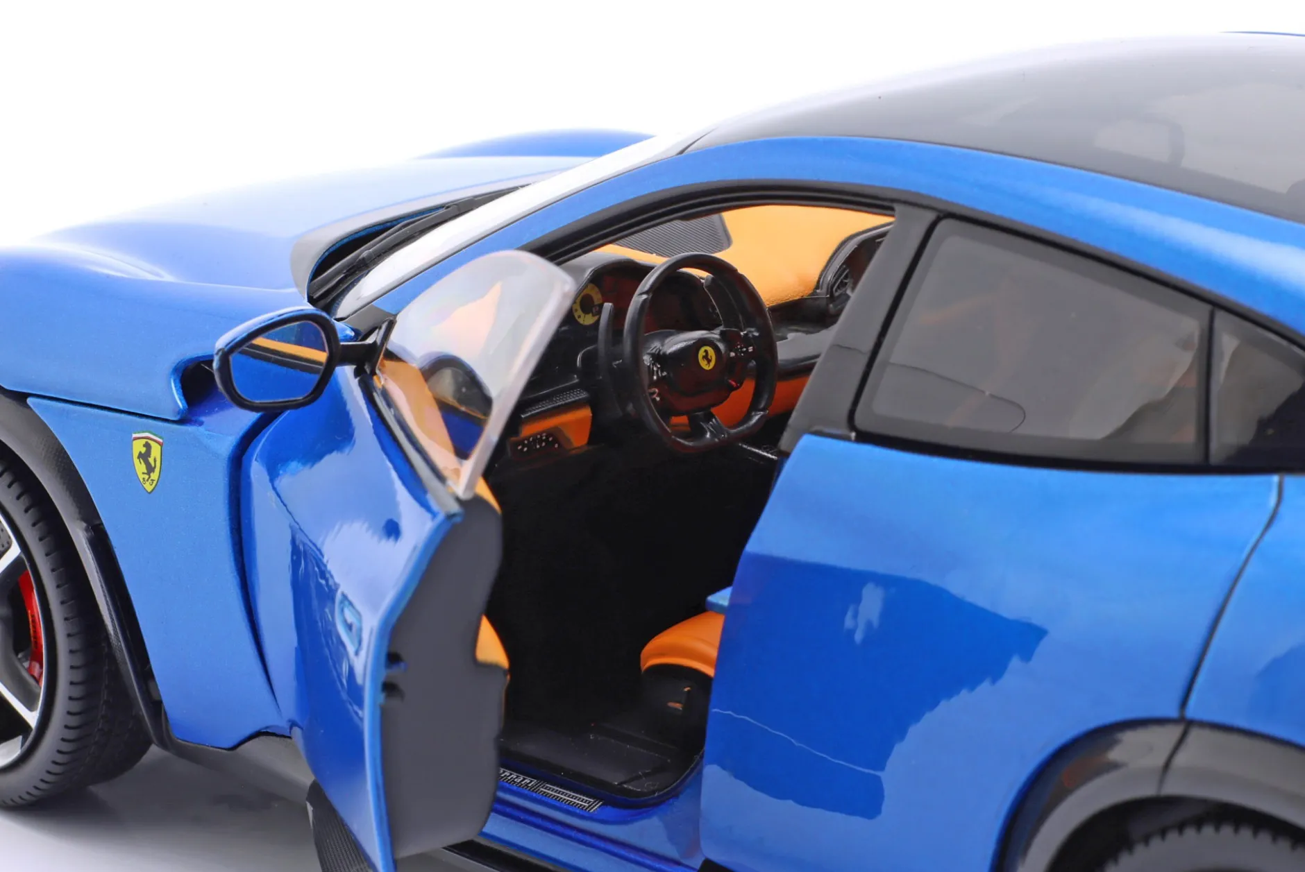 Ferrari Purosangue Baujahr 2022 corsa blau 1:18 Polistil