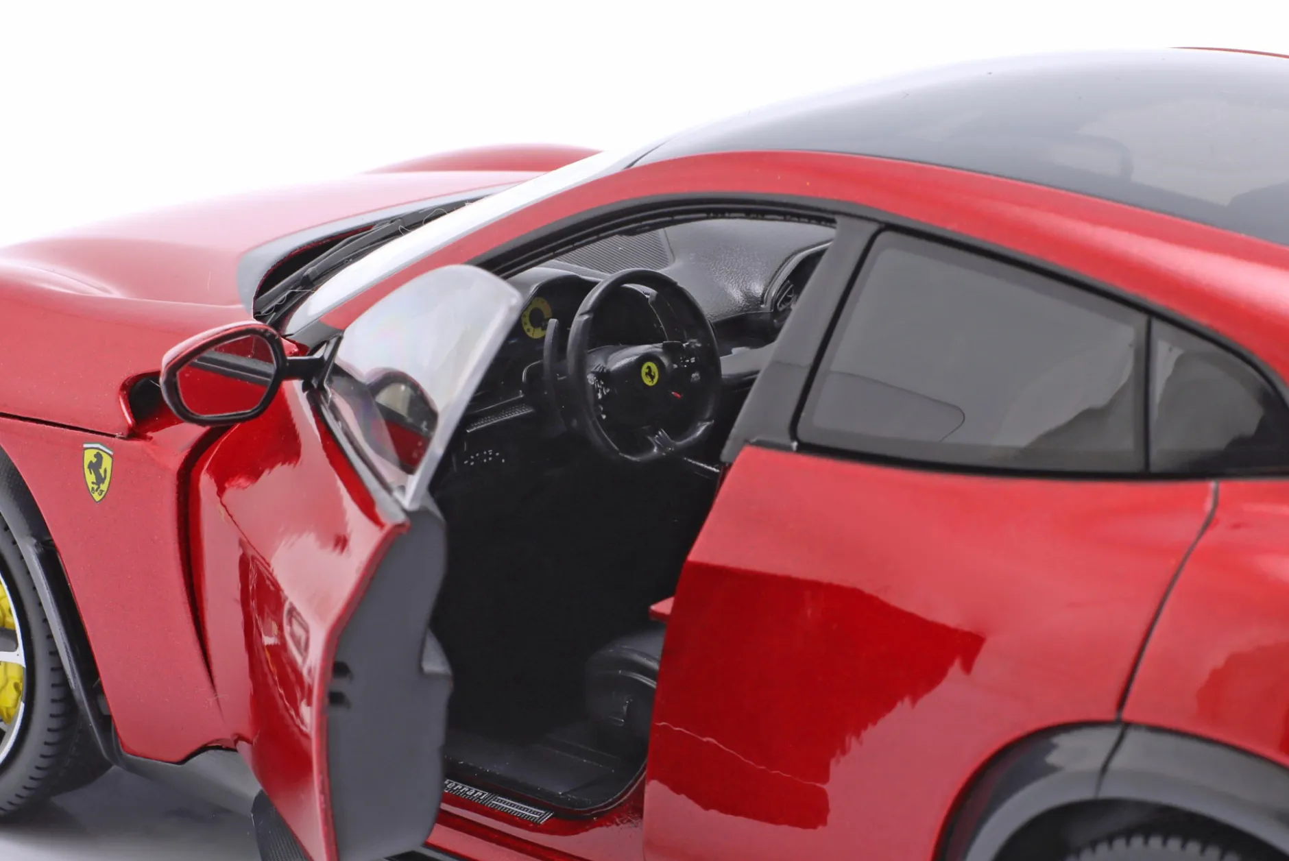 Ferrari Purosangue Baujahr 2022 magma rot 1:18 Polistil