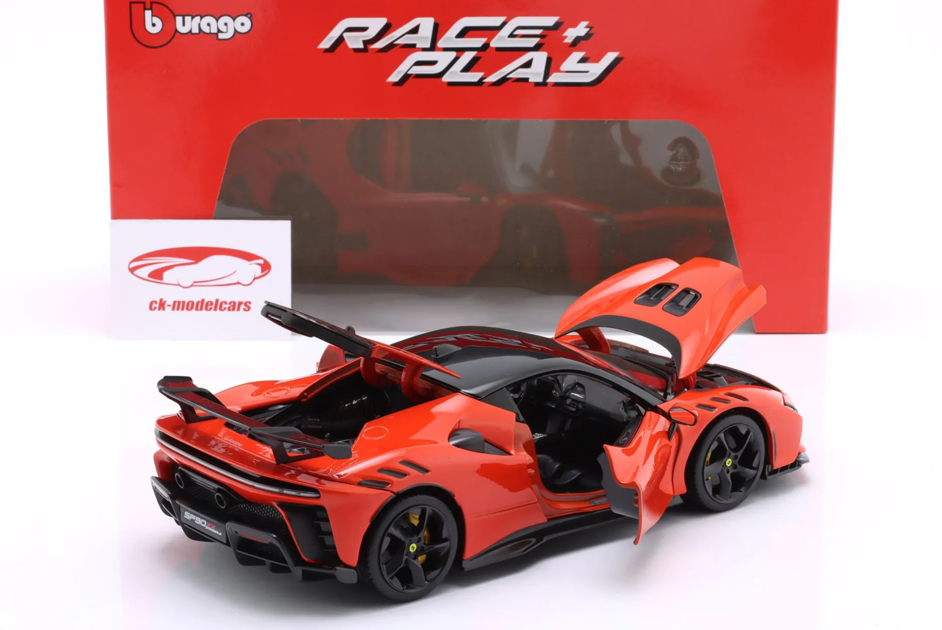 Ferrari SF90 XX Stradale Baujahr 2024 orange-rot 1:18 Bburago