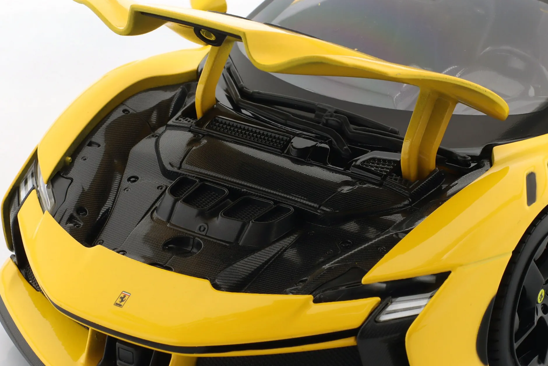 Ferrari SF90 XX Stradale Baujahr 2024 Modena gelb 1:18 Bburago