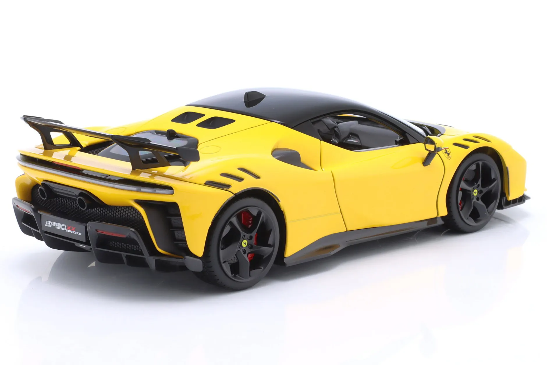 Ferrari SF90 XX Stradale Baujahr 2024 Modena gelb 1:18 Bburago