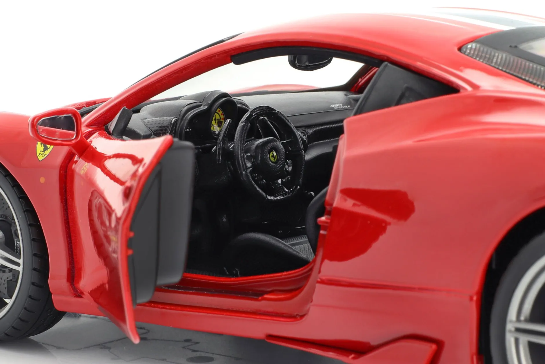 Ferrari 458 Speciale rot / weiß / blau 1:18 Bburago