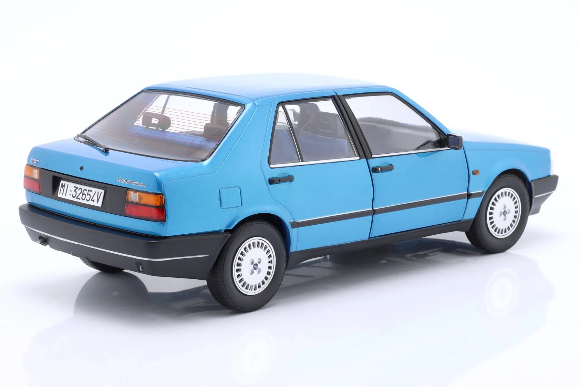 Fiat Croma 2.0 Turbo IE Baujahr 1985 blau metallic 1:18 Mitica