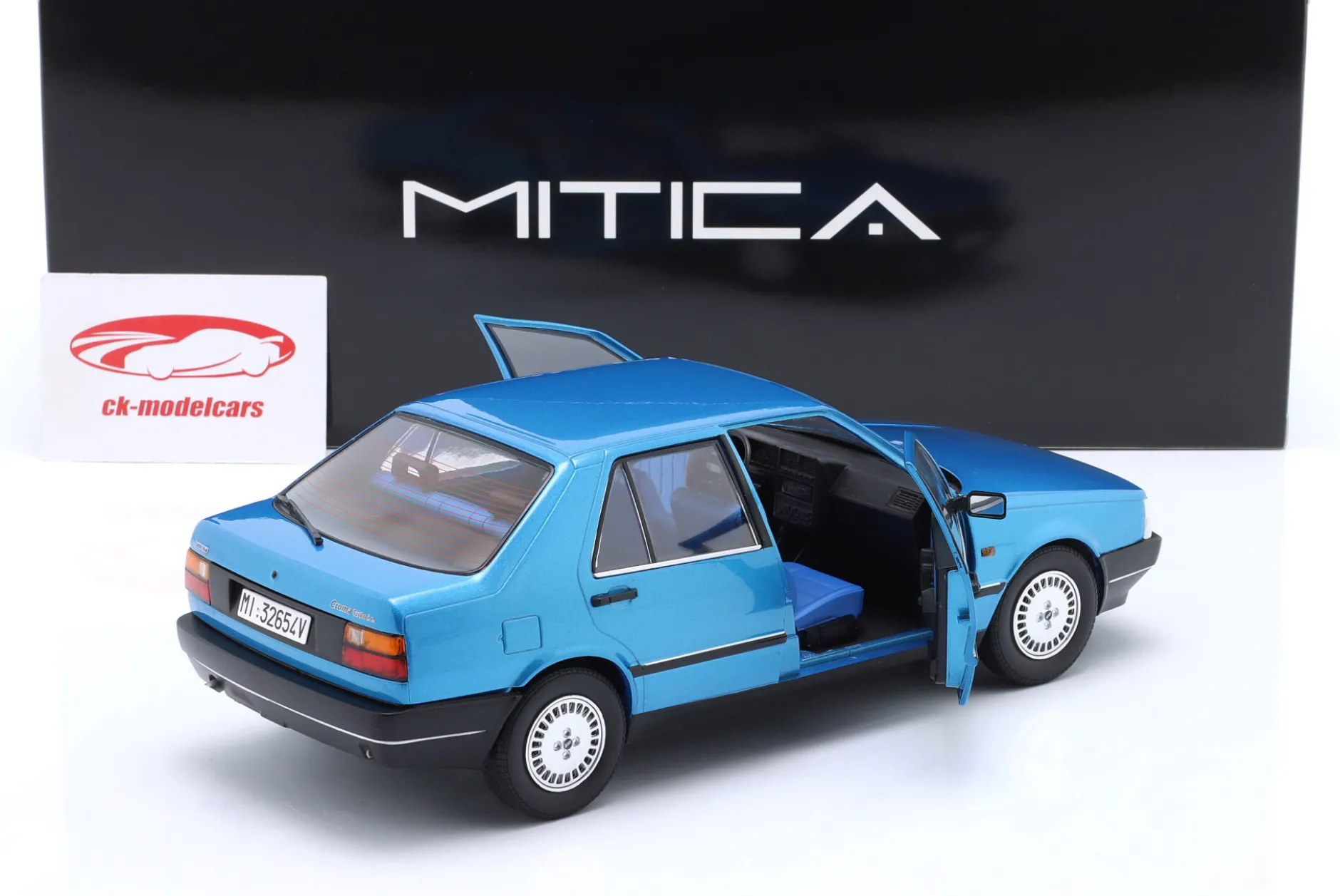 Fiat Croma 2.0 Turbo IE Baujahr 1985 blau metallic 1:18 Mitica