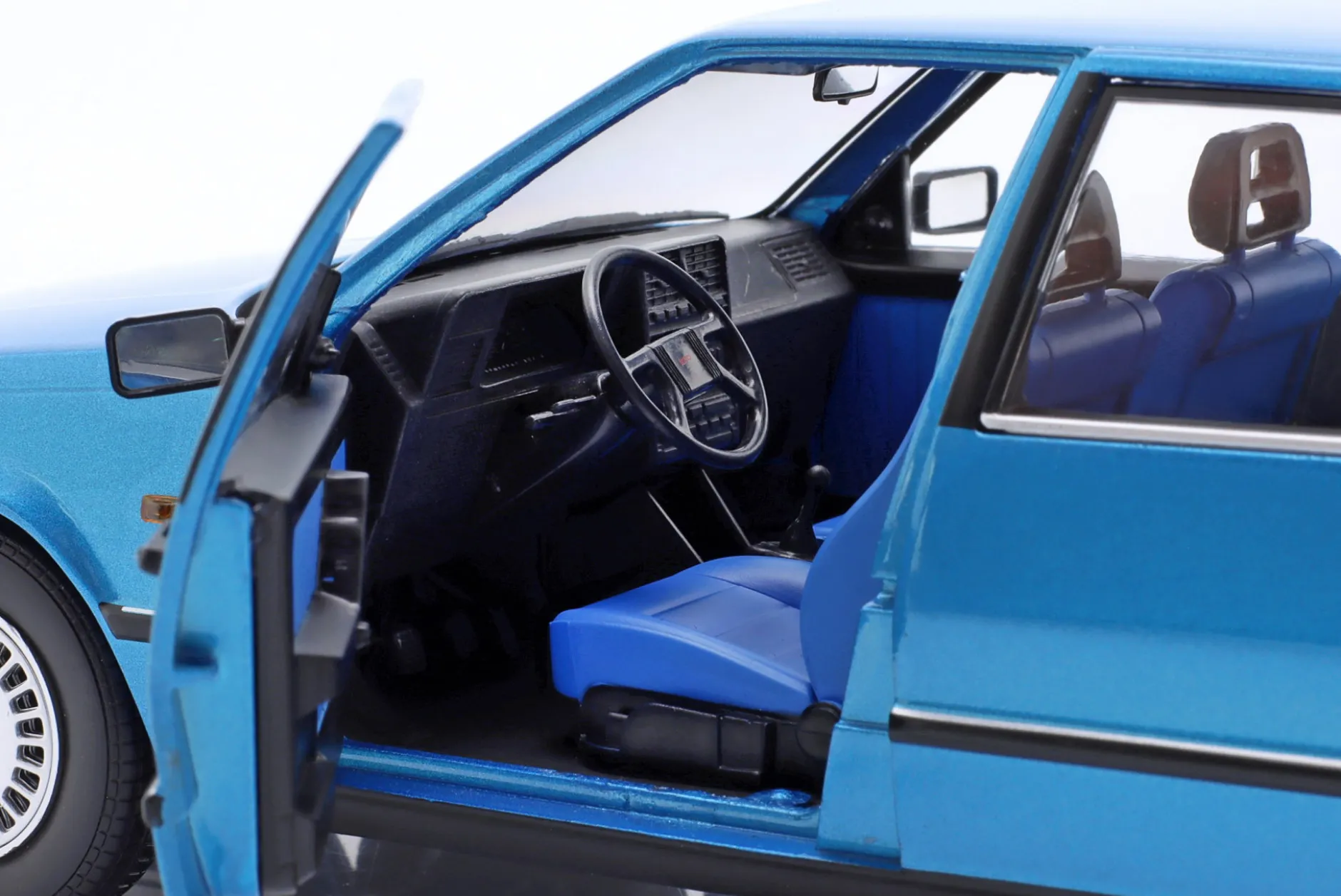 Fiat Croma 2.0 Turbo IE Baujahr 1985 blau metallic 1:18 Mitica