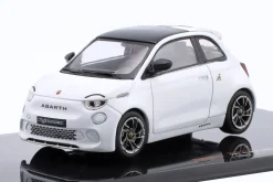 Fiat 500e Abarth Baujahr 2024 weiß 1:43 Ixo
