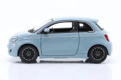 Fiat 500e Baujahr 2023 hellblau 1:24 Bburago