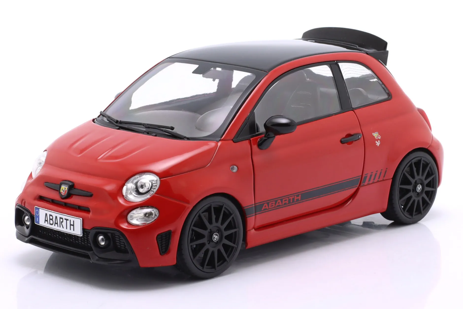 Fiat F595 Abarth Baujahr 2023 rot 1:18 Solido