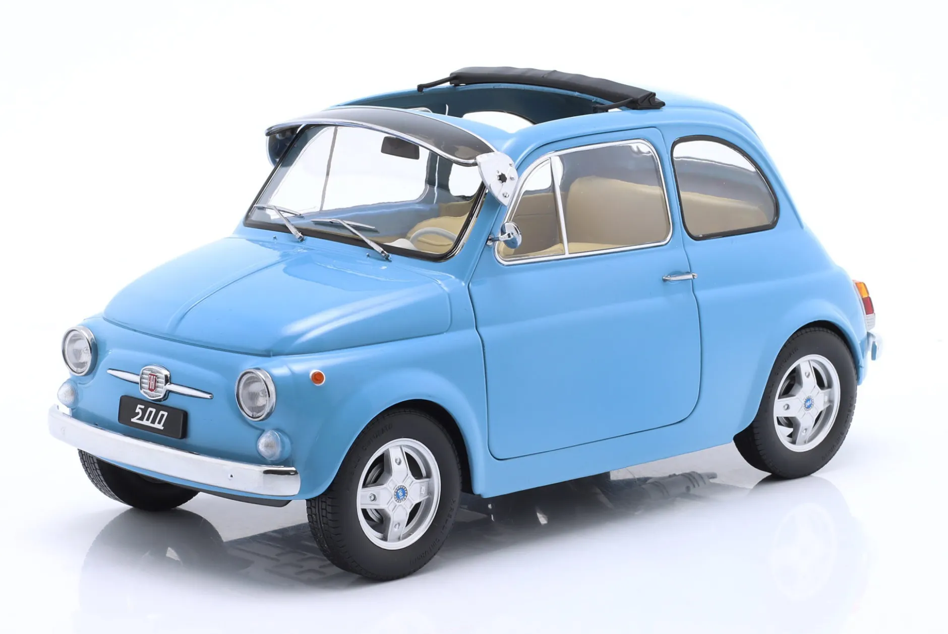 Fiat 500 F Custom Baujahr 1968 hellblau 1:12 KK-Scale
