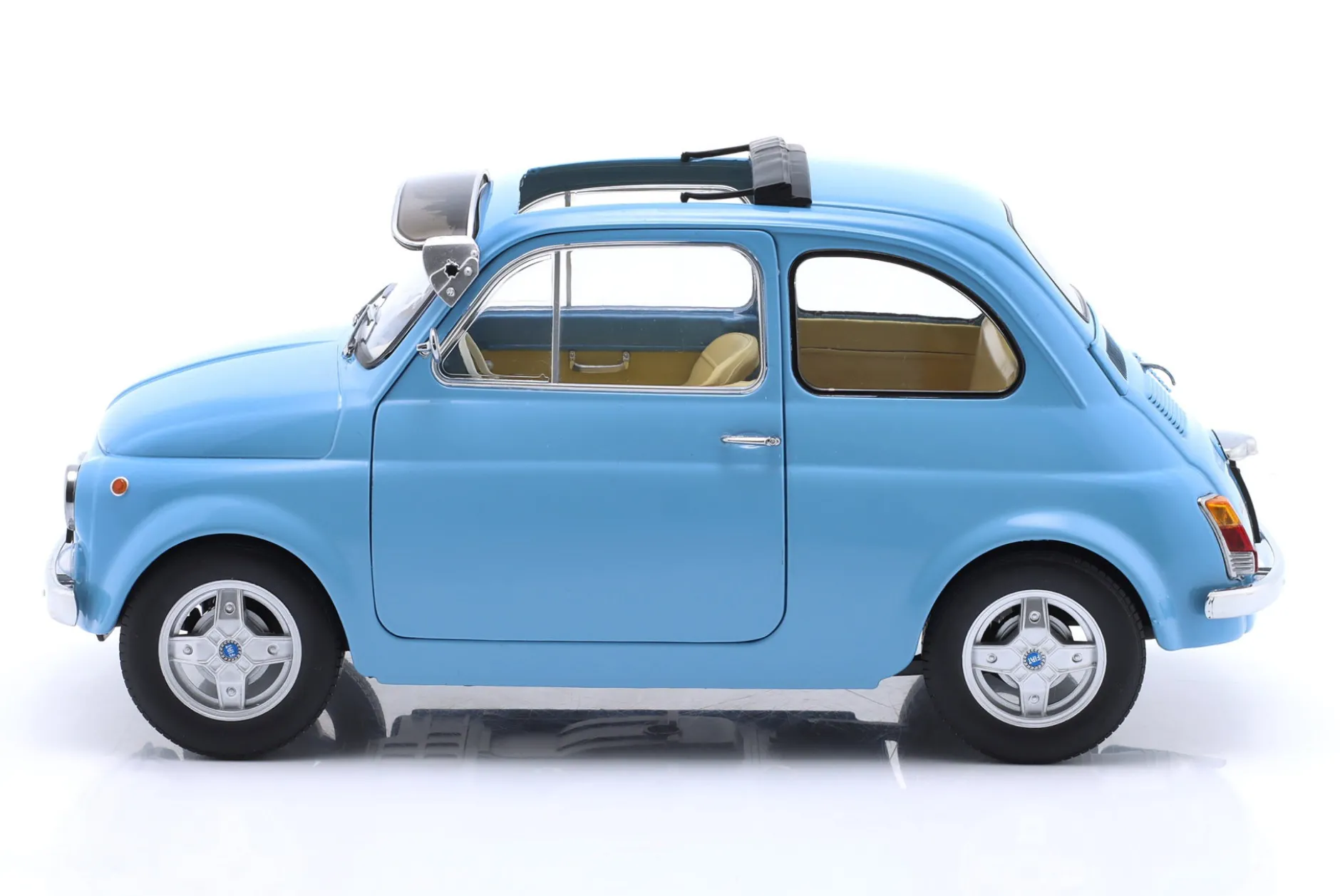 Fiat 500 F Custom Baujahr 1968 hellblau 1:12 KK-Scale