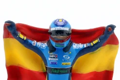 Figur Fernando Alonso mit Flagge blau, gelb 1:43 Cartrix