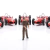 Figur Mechaniker mit braunem Overall schiebt 1:18 FigurenManufaktur