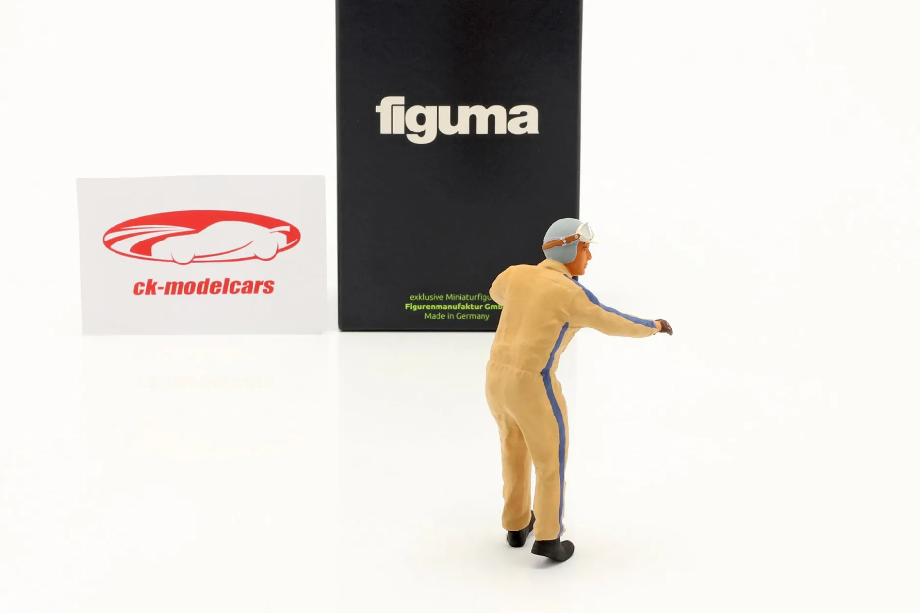 Figur Rennfahrer Hans Herrmann stützt sich ab 1:18 FigurenManufaktur