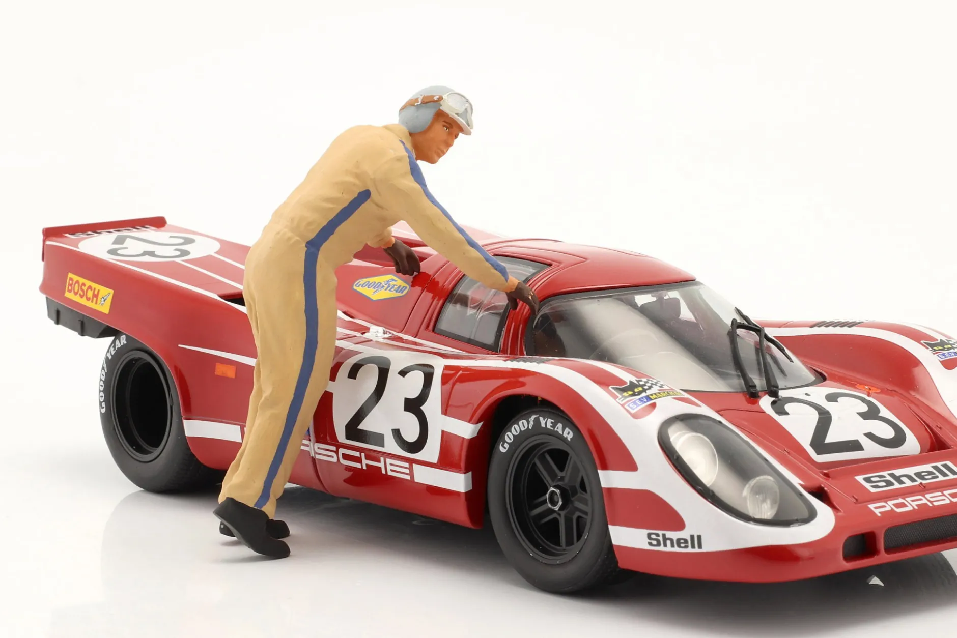 Figur Rennfahrer Hans Herrmann stützt sich ab 1:18 FigurenManufaktur