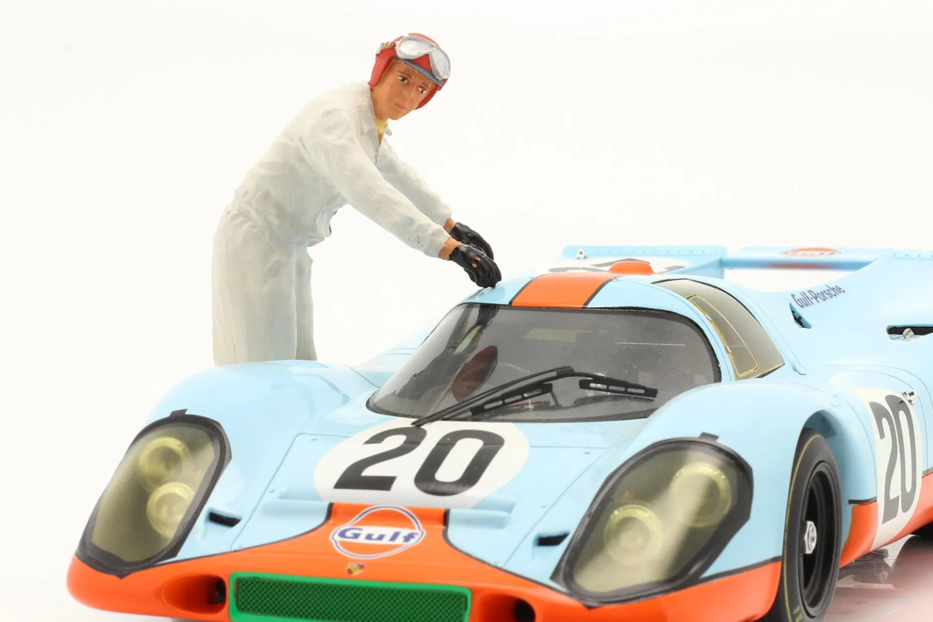 Figur Rennfahrer Jo Siffert stützt sich ab 1:18 FigurenManufaktur