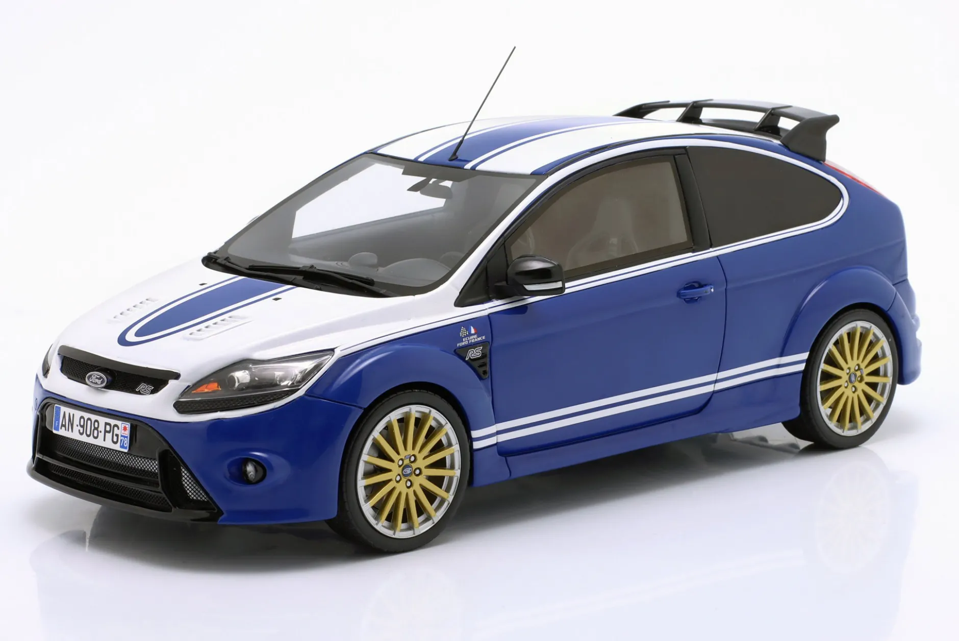 Ford Focus MK2 RS LeMans Tribute 2010 blau / weiß 1:18 OttOmobile