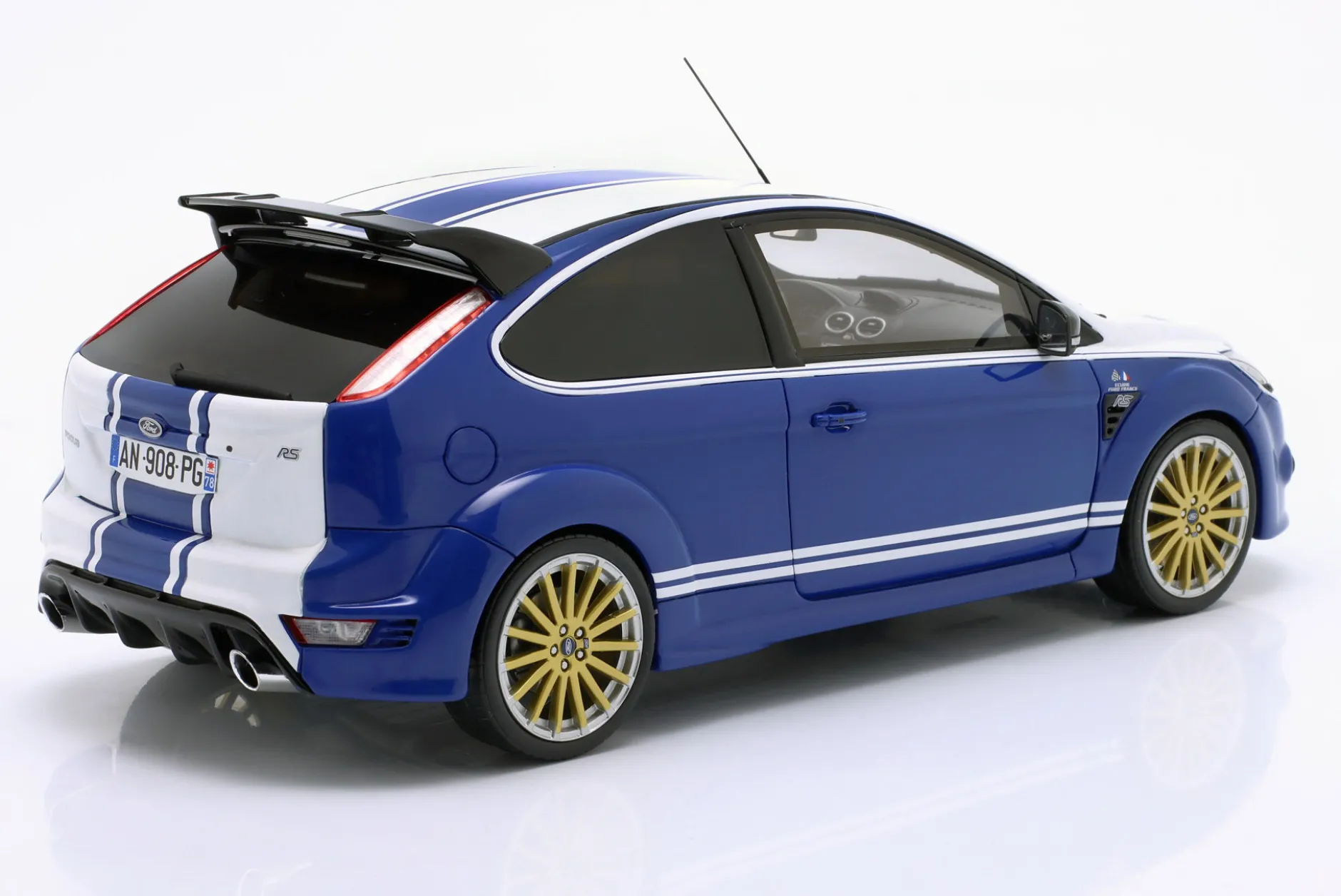 Ford Focus MK2 RS LeMans Tribute 2010 blau / weiß 1:18 OttOmobile