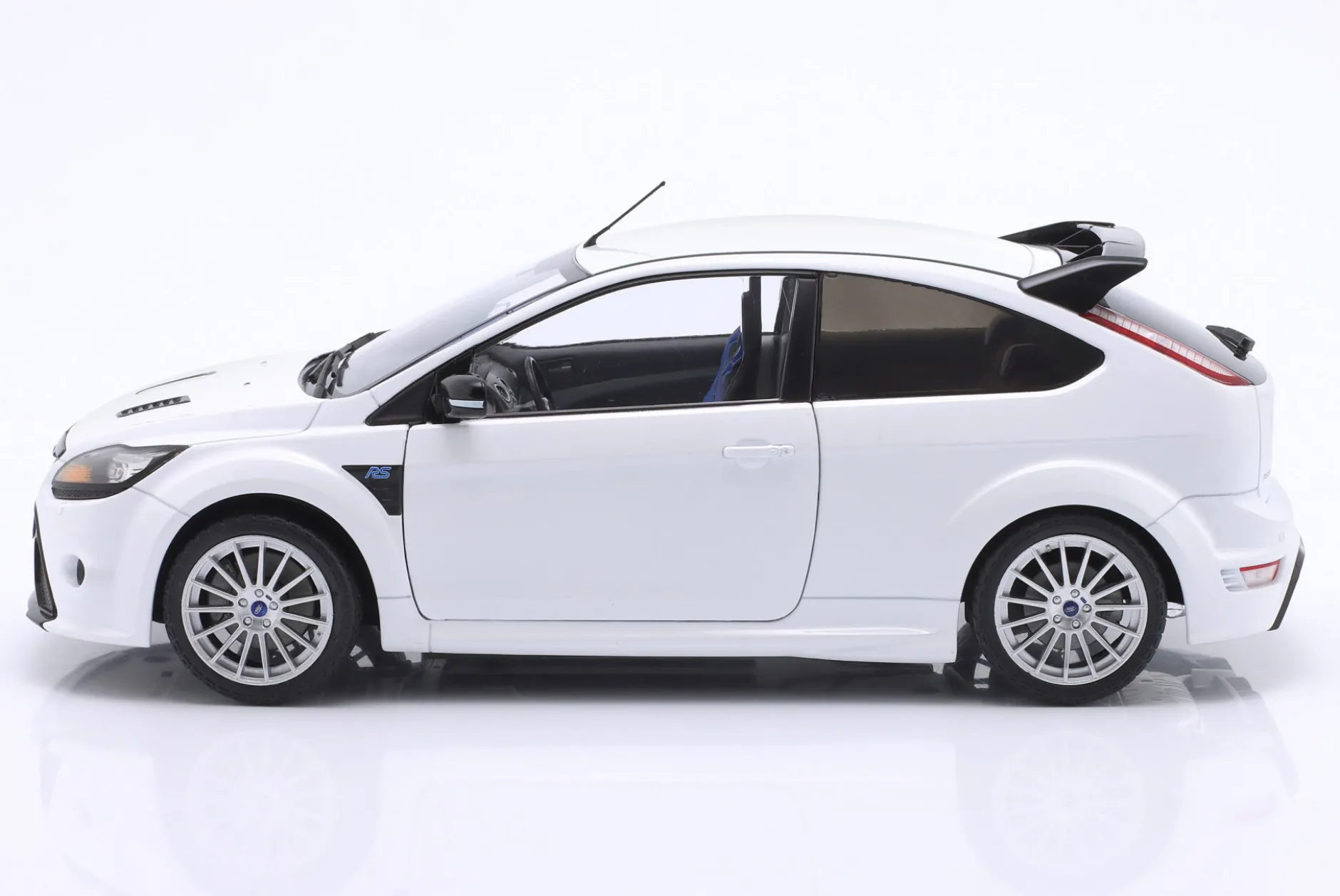 Ford Focus RS MK II Baujahr 2009 weiß 1:18 Solido