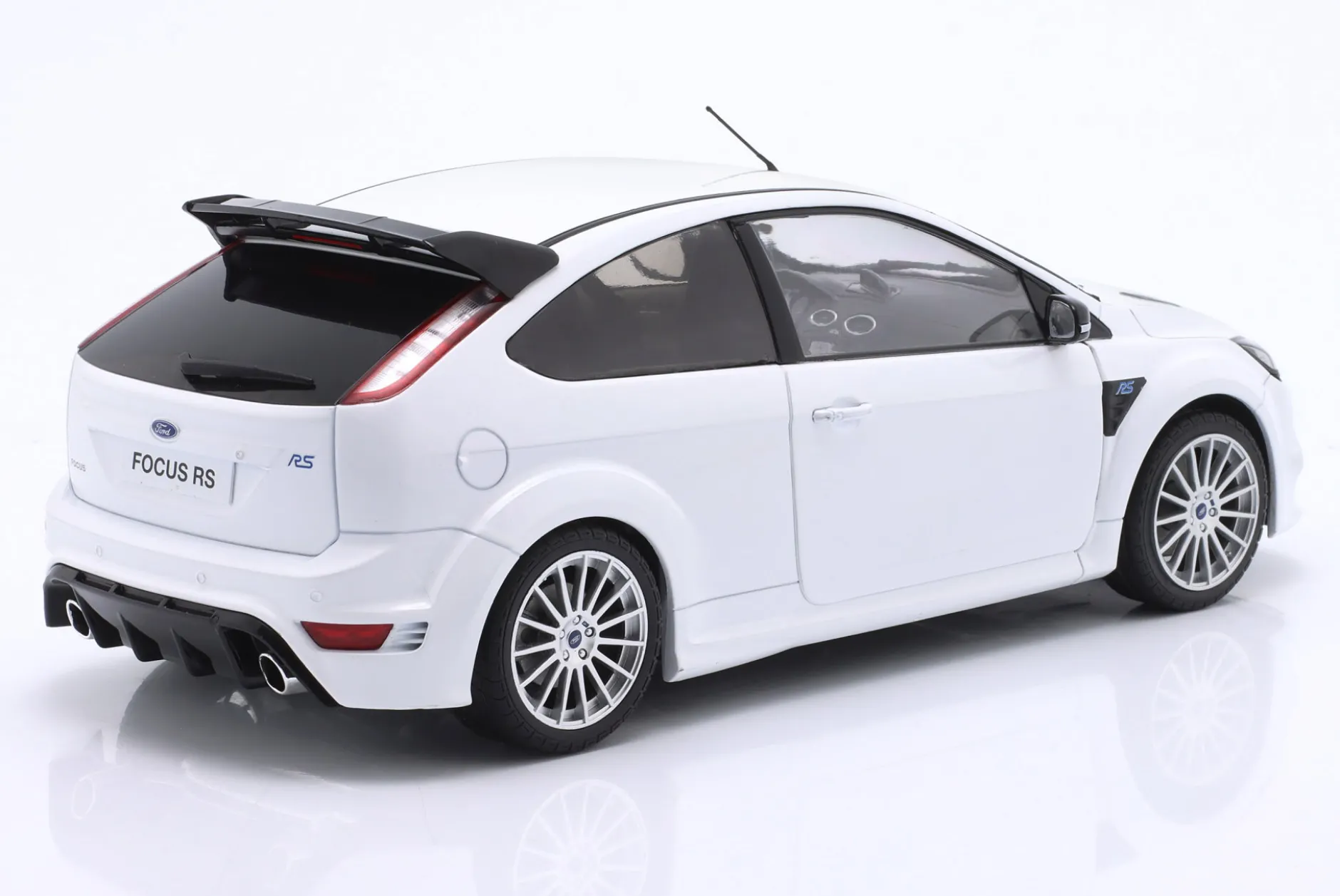 Ford Focus RS MK II Baujahr 2009 weiß 1:18 Solido