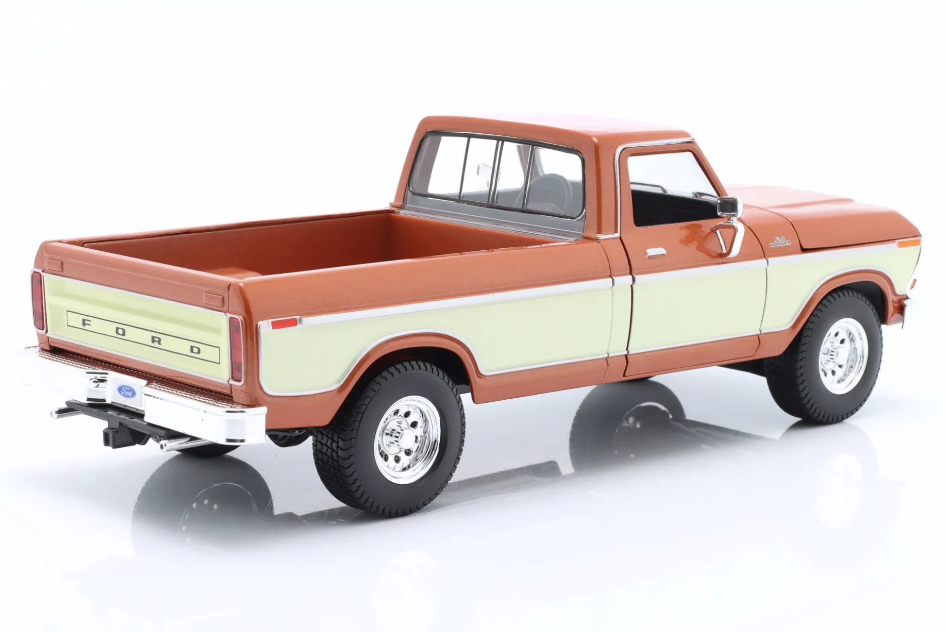 Ford F150 Pick-Up Baujahr 1979 braun metallic / creme weiß 1:18 Maisto