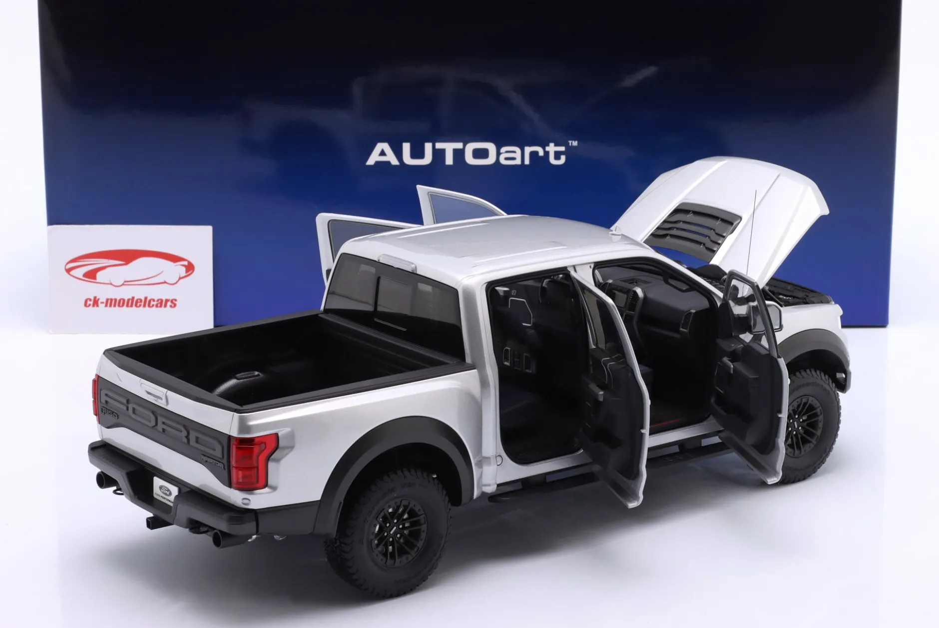 Ford F-150 Raptor Supercrew Pick-Up Baujahr 2019 silber 1:18 AUTOart