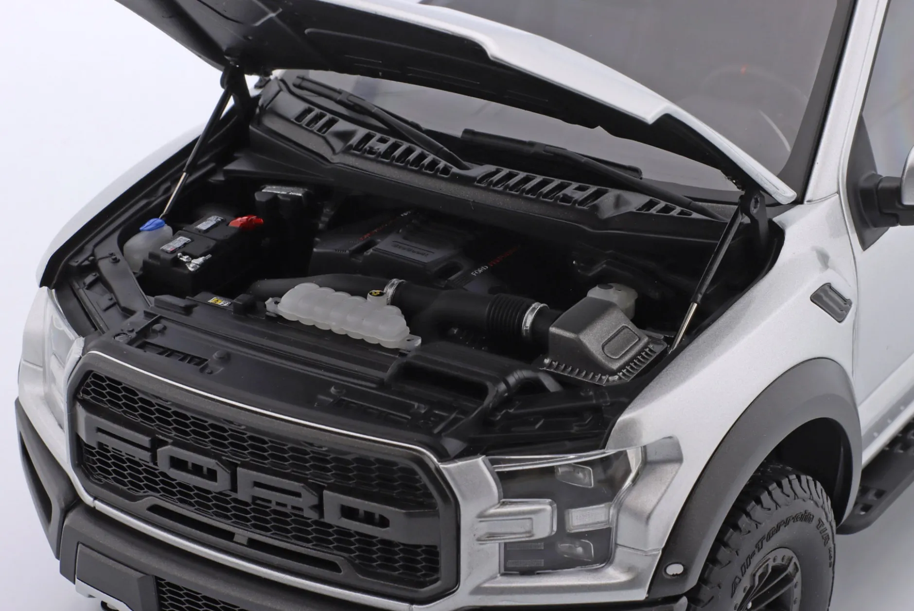 Ford F-150 Raptor Supercrew Pick-Up Baujahr 2019 silber 1:18 AUTOart