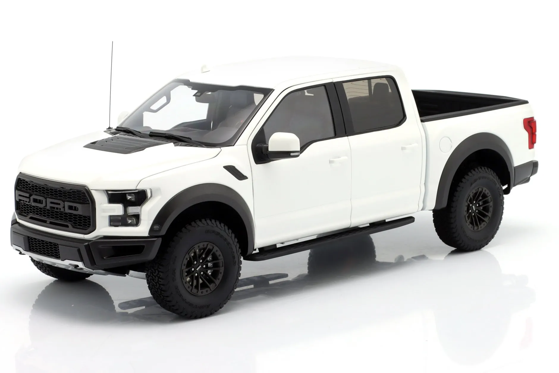 Ford F-150 Raptor Supercrew Pick-Up Baujahr 2019 Oxford weiß 1:18 AUTOart