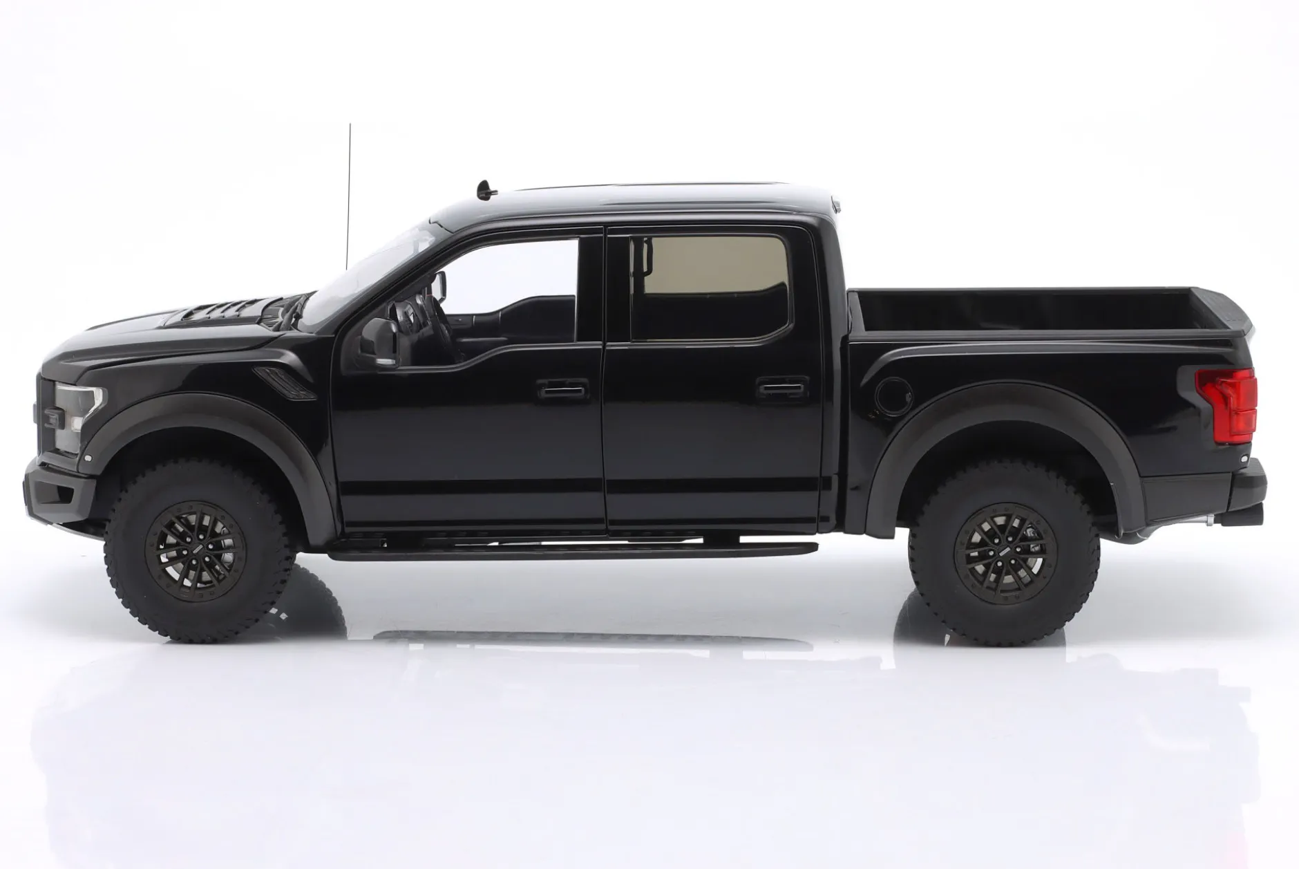 Ford F-150 Raptor Supercrew Pick-Up Baujahr 2019 achatschwarz 1:18 AUTOart