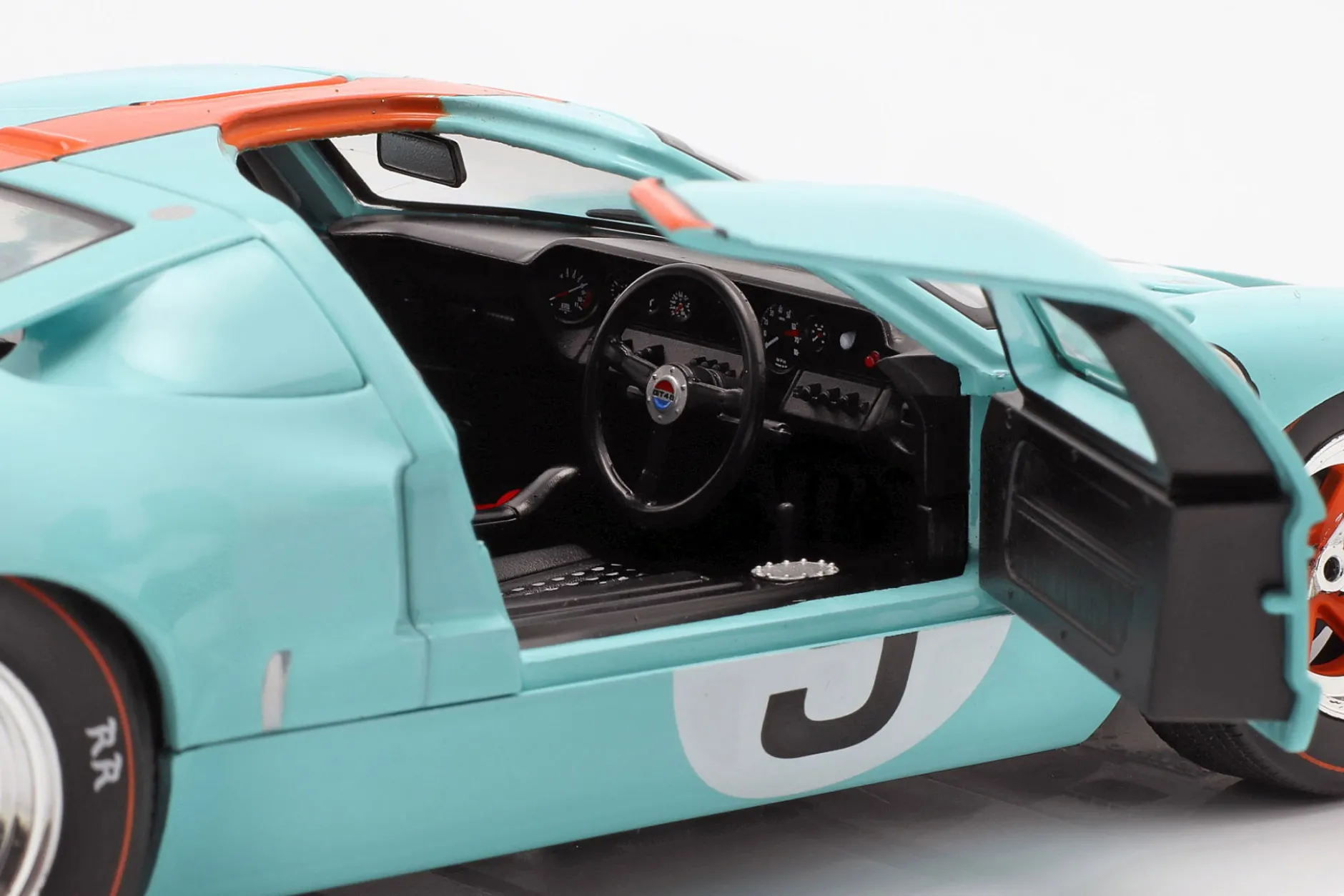 Ford GT40 Gulf #9 Sieger 24h LeMans 1968 Rodriguez, Bianchi 1:18 Solido