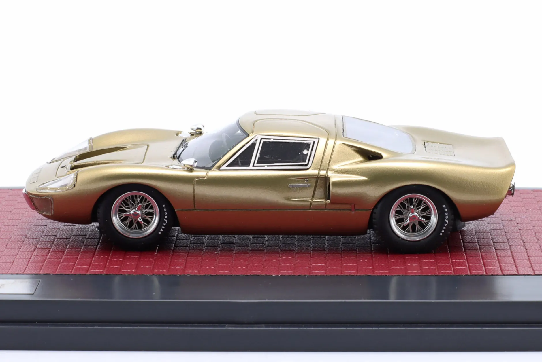Ford GT40 MK III Baujahr 1967 gold metallic 1:43 Matrix