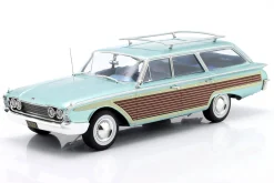 Ford LTD Country Squire Baujahr 1960 hellblau metallic / Holzoptik 1:18 ModelCar Group