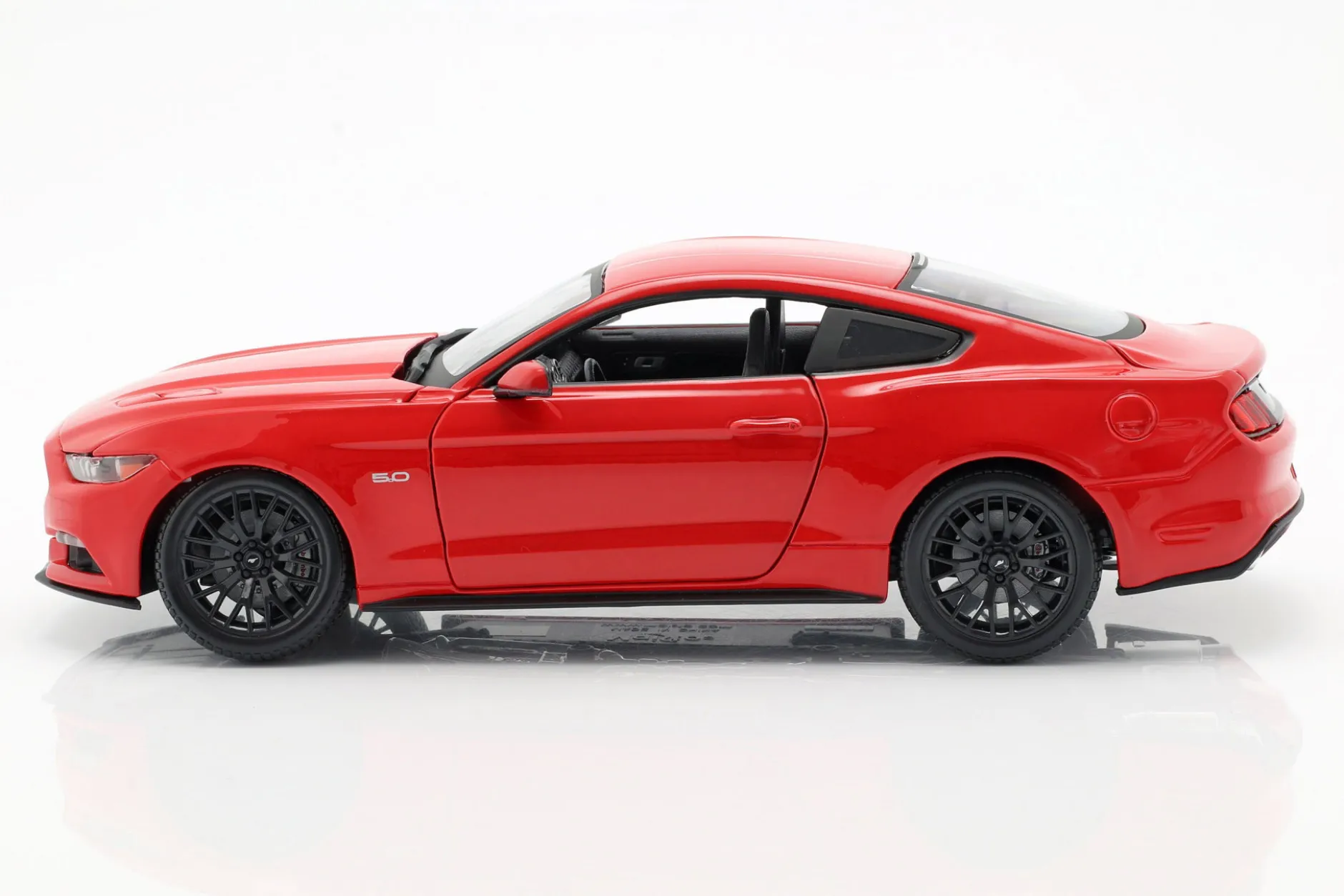Ford Mustang Baujahr 2015 rot 1:18 Maisto