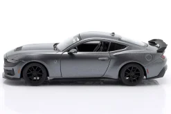 Ford Mustang Darkhorse Baujahr 2024 grau metallic 1:24 Maisto