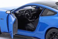 Ford Mustang GT Baujahr 2024 blau metallic / schwarz 1:24 Welly