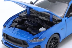 Ford Mustang GT Baujahr 2024 blau metallic / schwarz 1:24 Welly