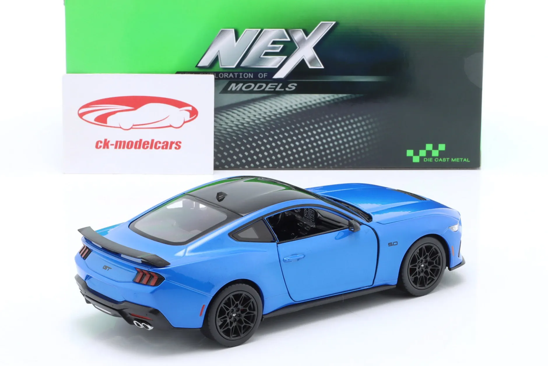Ford Mustang GT Baujahr 2024 blau metallic / schwarz 1:24 Welly
