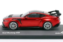 Ford Mustang GTD Baujahr 2025 rot metallic / schwarz 1:43 Solido