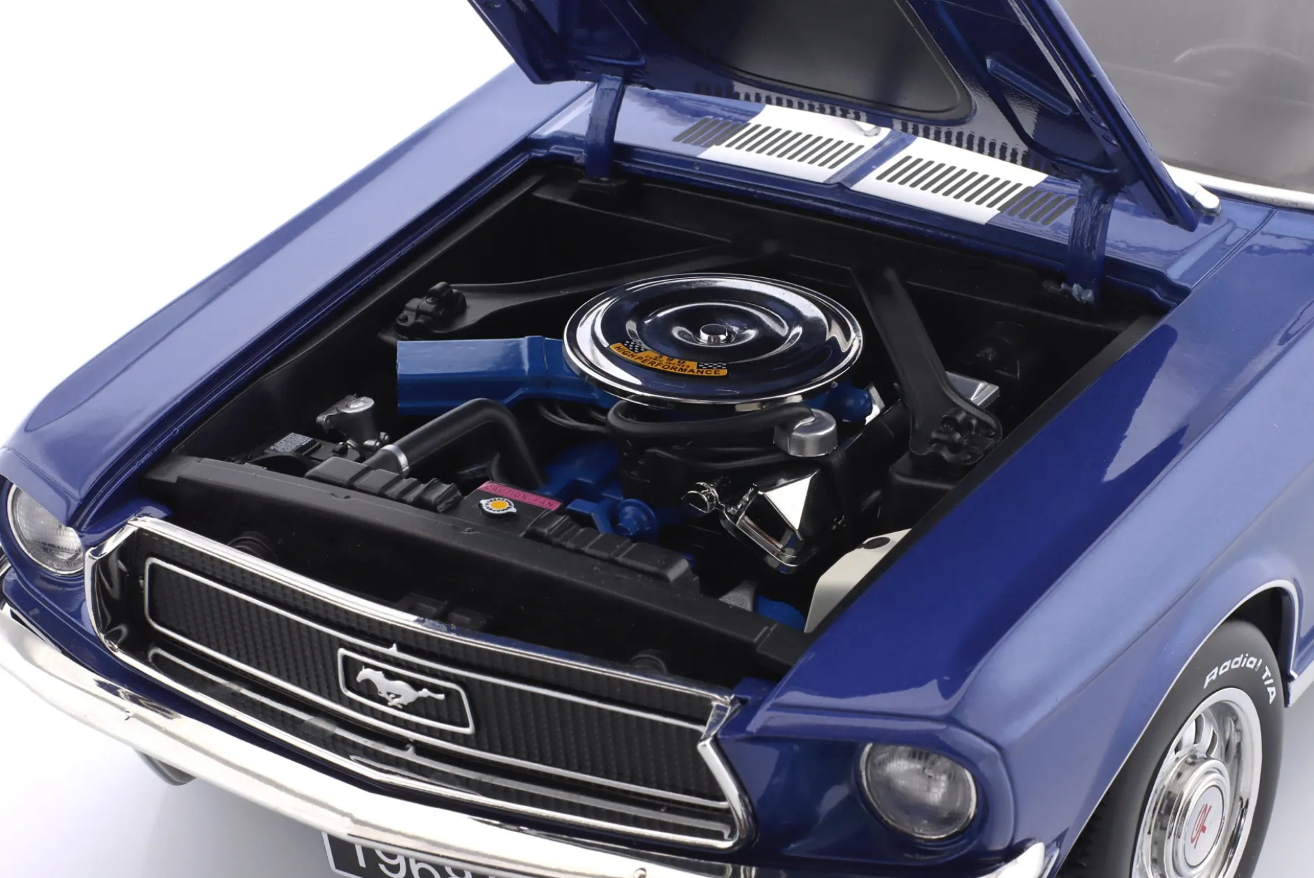 Ford Mustang GT Fastback Baujahr 1968 blau metallic / weiß 1:12 KK-Scale