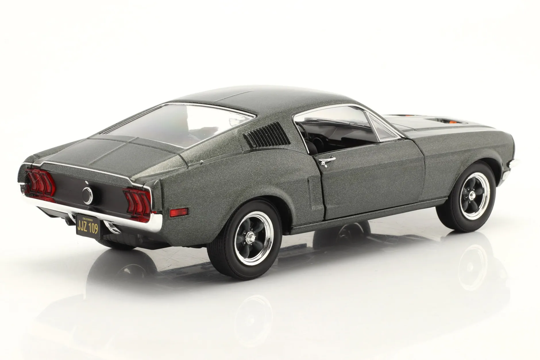 Ford Mustang GT Fastback Baujahr 1968 hochland grün 1:24 Greenlight