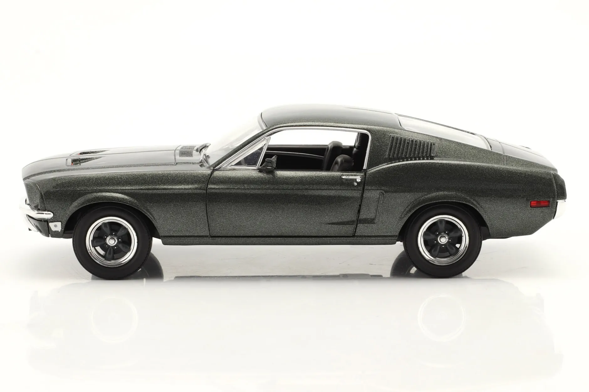 Ford Mustang GT Fastback Baujahr 1968 hochland grün 1:24 Greenlight