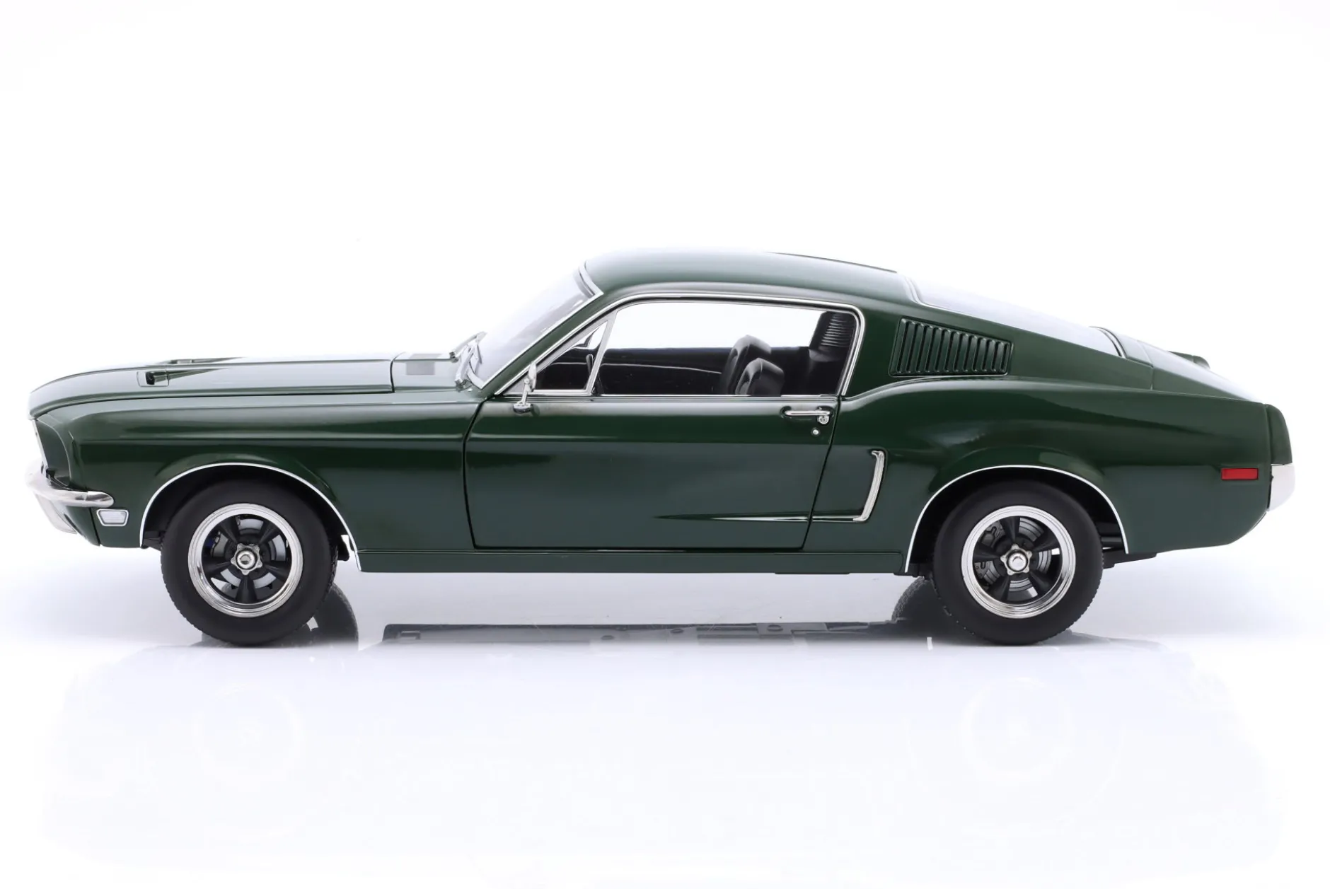 Ford Mustang GT Fastback Bullitt Baujahr 1968 dunkelgrün 1:12 KK-Scale