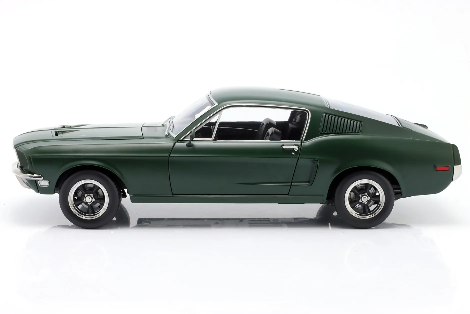 Ford Mustang GT Fastback Movie Edition Bullitt 1968 matt dunkelgrün 1:12 KK-Scale