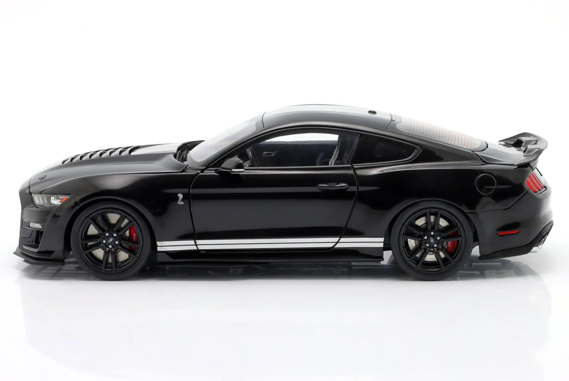 Ford Mustang Shelby GT500 Baujahr 2022 schwarz 1:18 Ixo