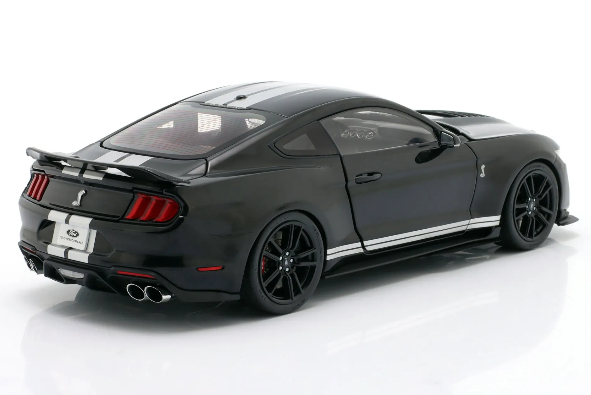 Ford Mustang Shelby GT500 Baujahr 2022 schwarz 1:18 Ixo