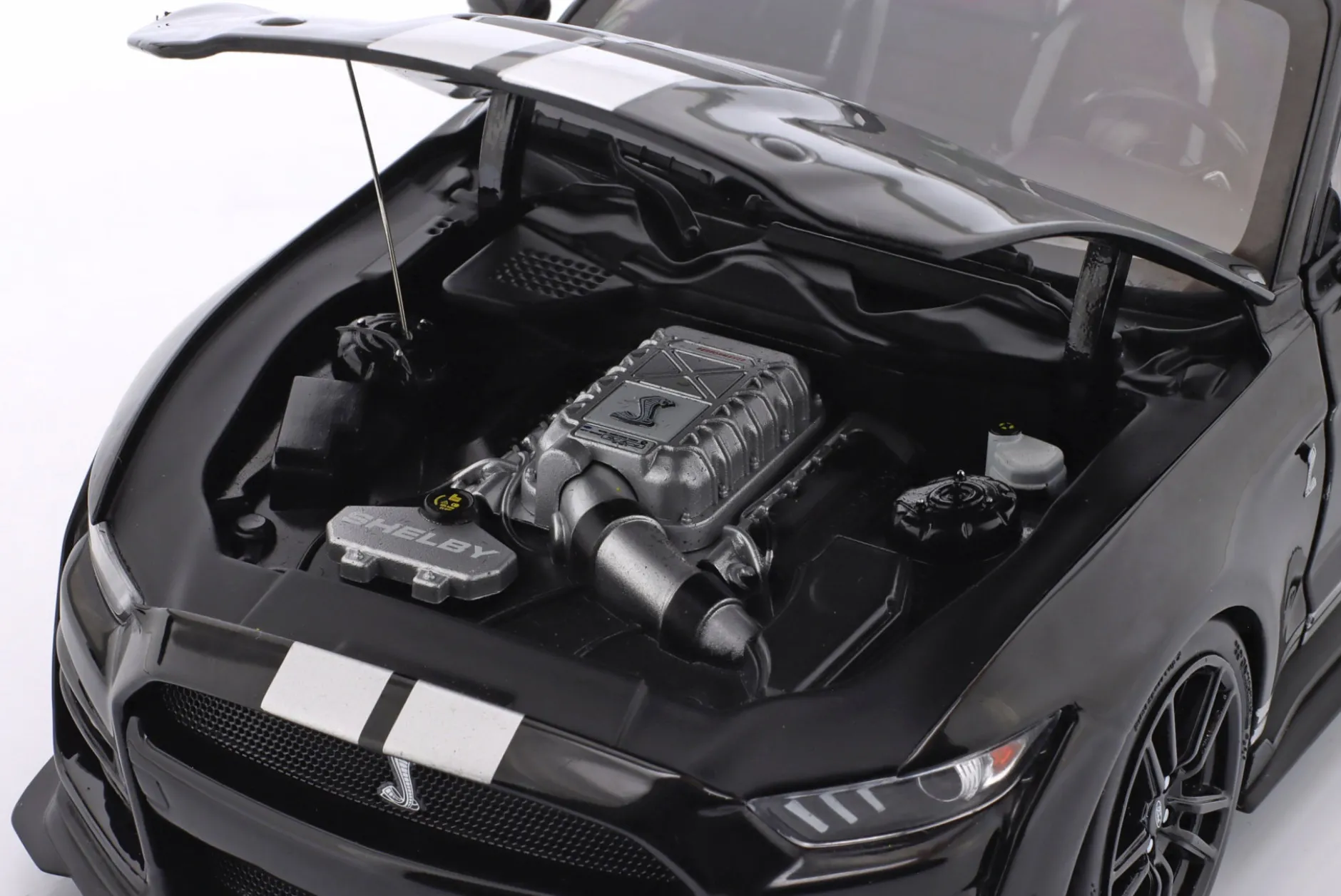 Ford Mustang Shelby GT500 Baujahr 2022 schwarz 1:18 Ixo