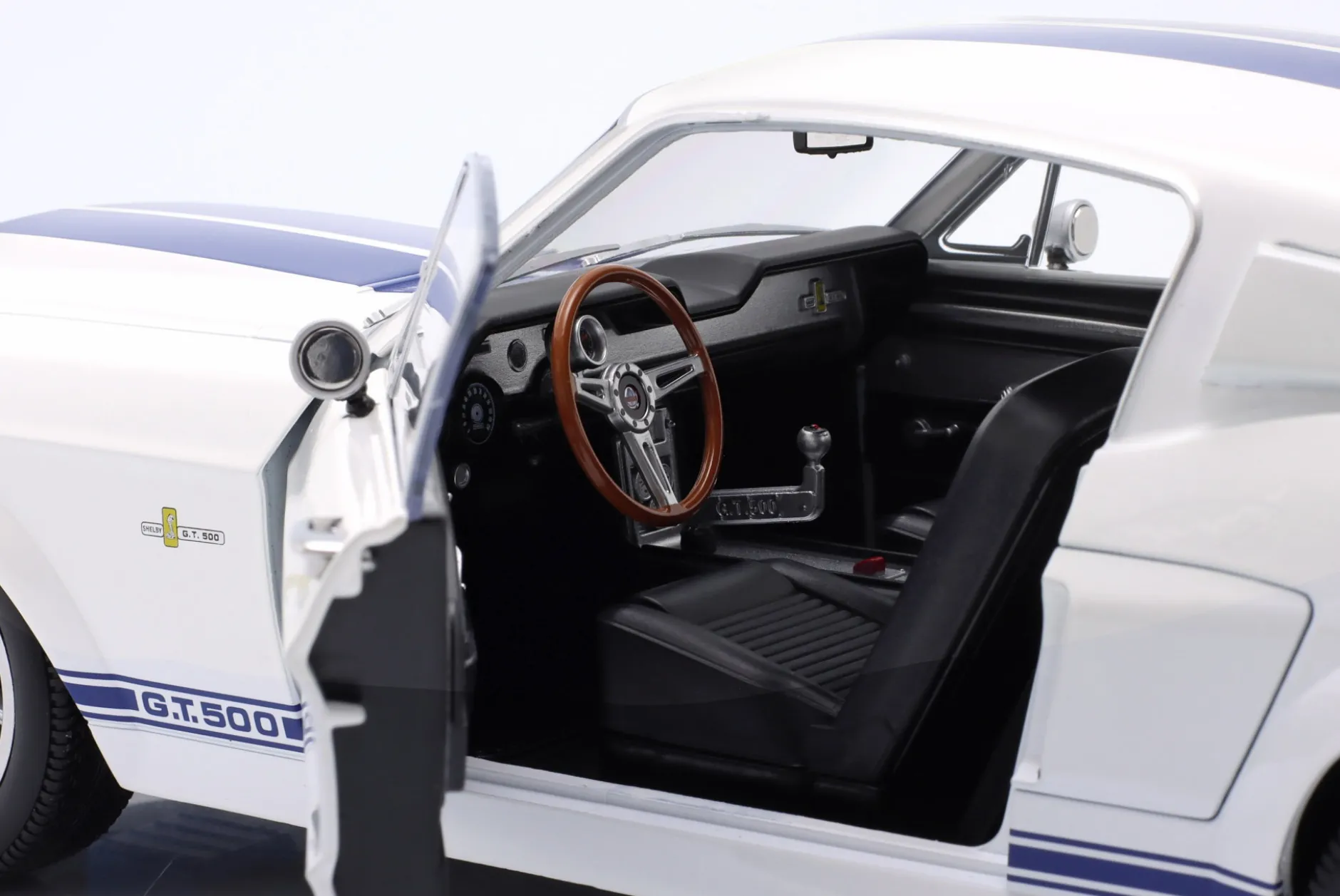 Ford Mustang Shelby GT500 Baujahr 1967 weiß / blau 1:12 KK-Scale